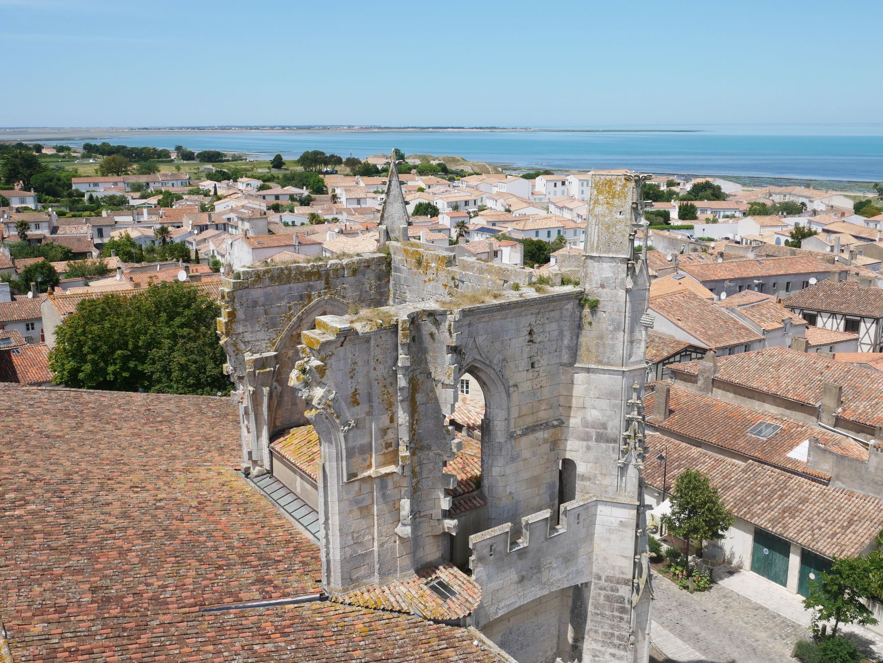 Bâchage de toiture équipe à Rennes